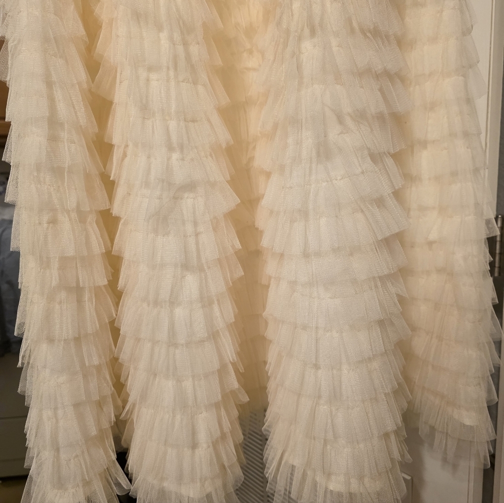 Chicwish Swan Cloud Tulle Tiered Maxi EUC M/L - Picture 14 of 17